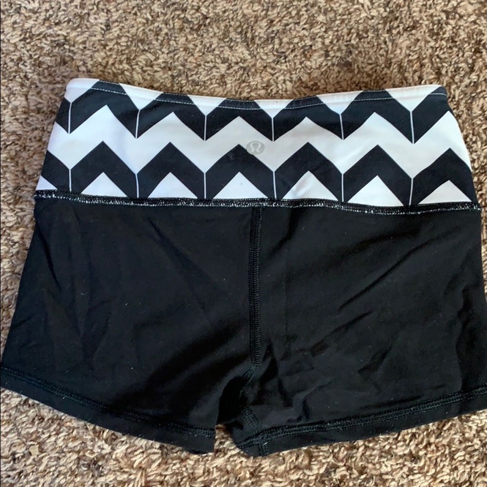 Lulu reversible booty shorts